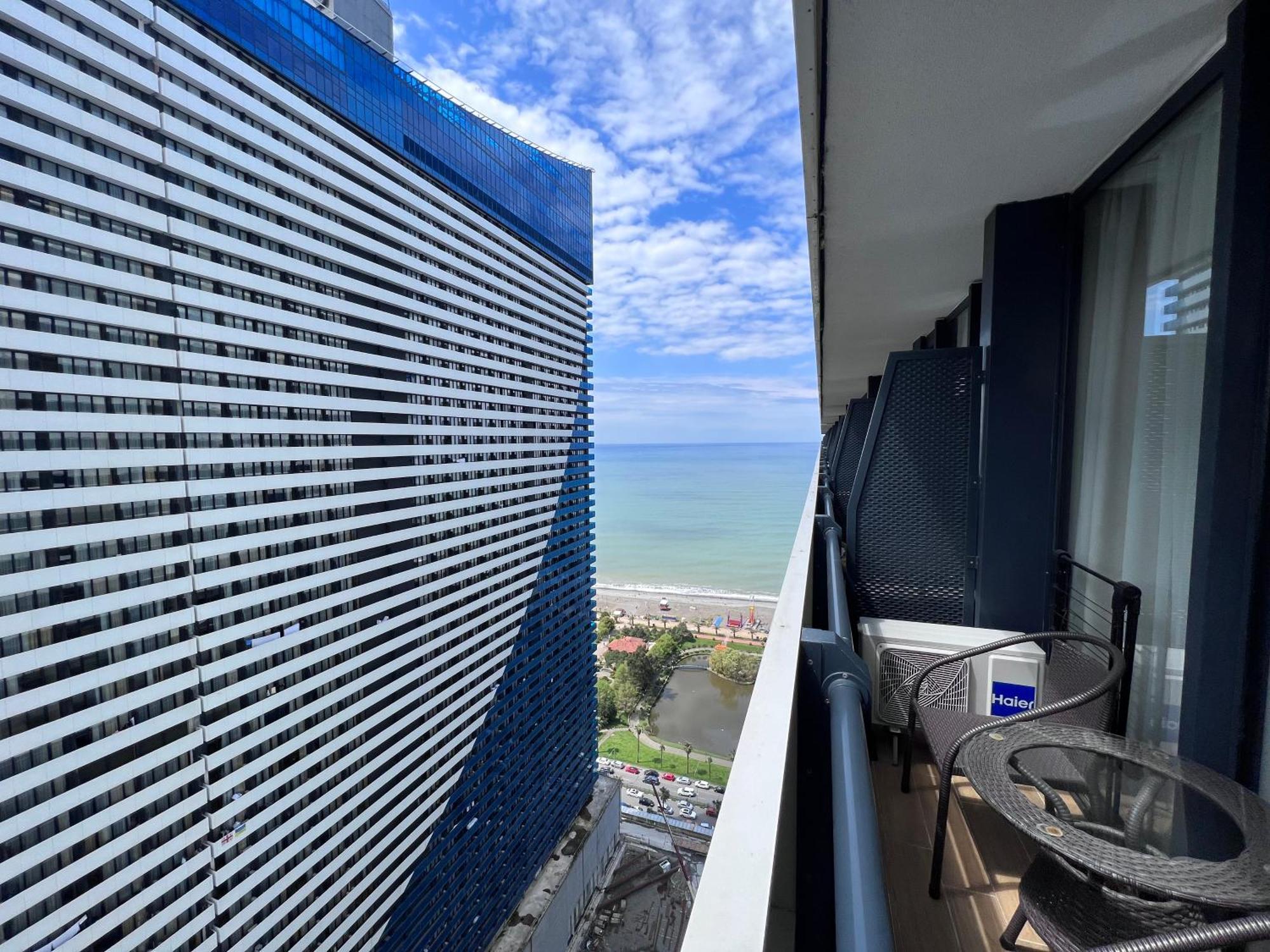 Amazing View Apartments Batumi Bagian luar foto